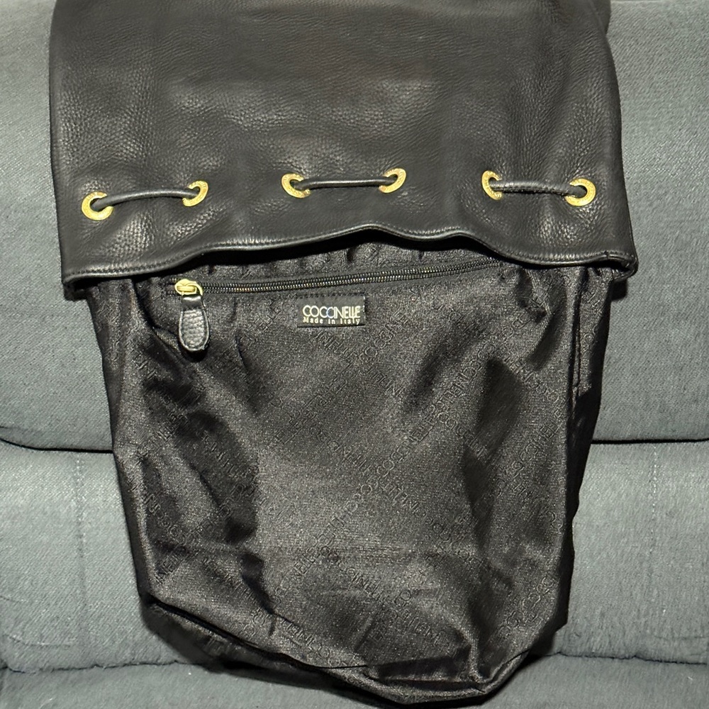 Coccinelle Leather Drawstring bag with sewn in strap - Picture 6 of 6